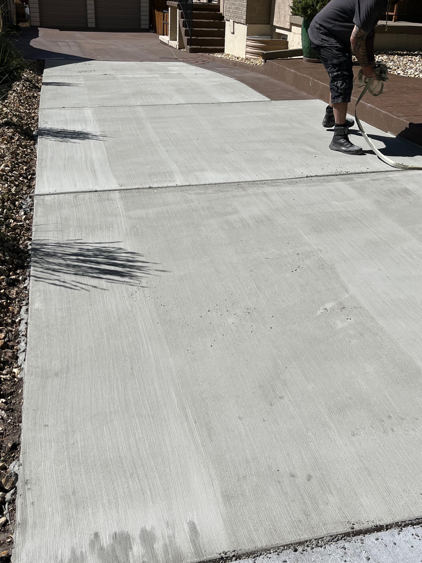 Sealing and finishing a freshly broom finished driveway